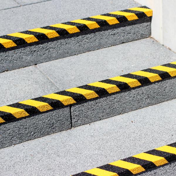 Anti-Rutsch-Treppenkanten-Profil GFK Medium schwarz/gelb 70 x 1000 x 30 mm, klebend und schraubbar